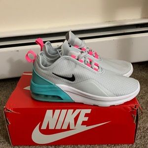 Women’s Nike Air Max Motion 2